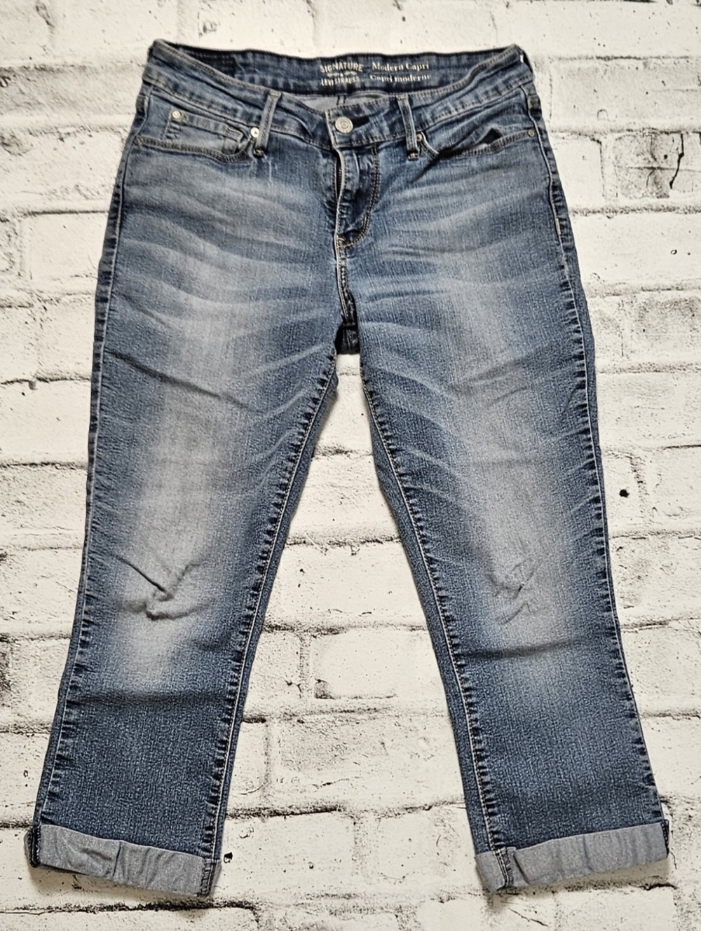 Levi Strauss Signature Capri Jeans Size 6 Medium Wash Stretch Denim